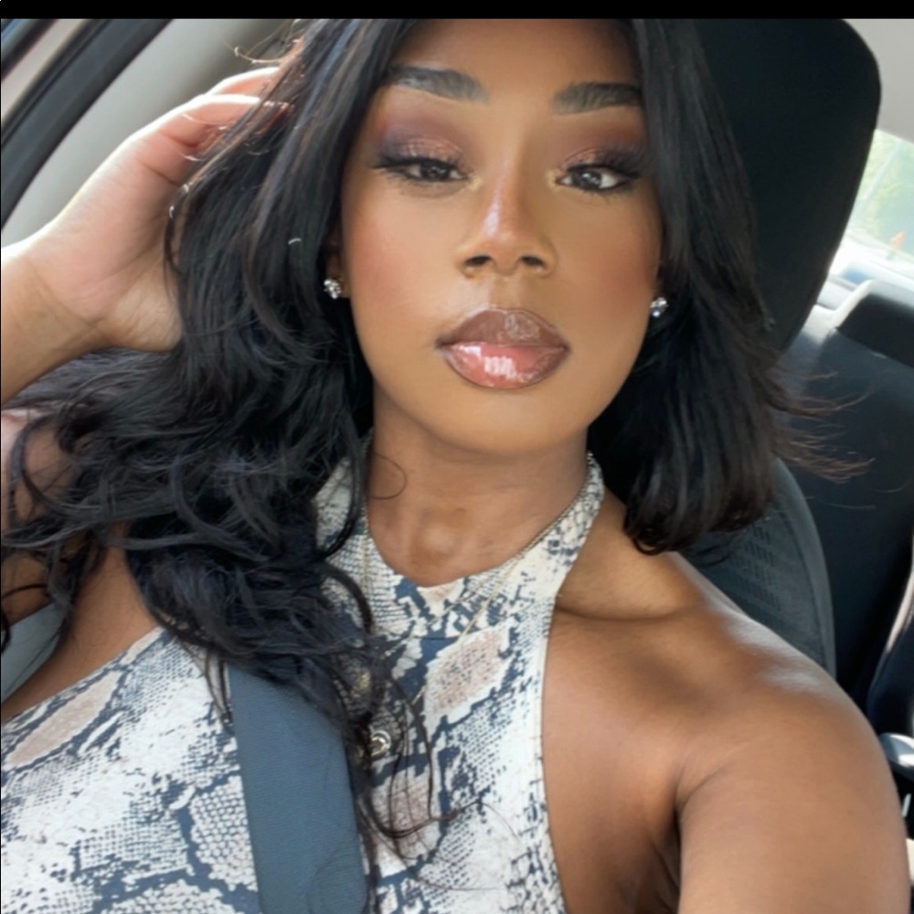 Meet your Posher, Tekia